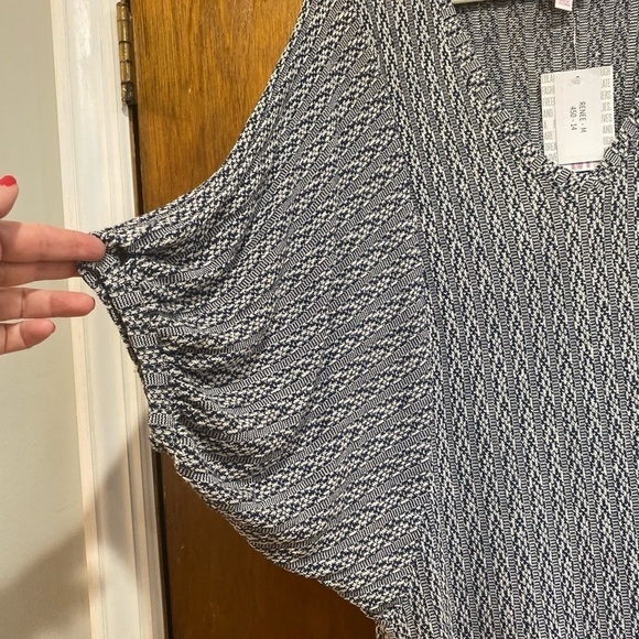 Lularoe Renee Top - Picture 4 of 7